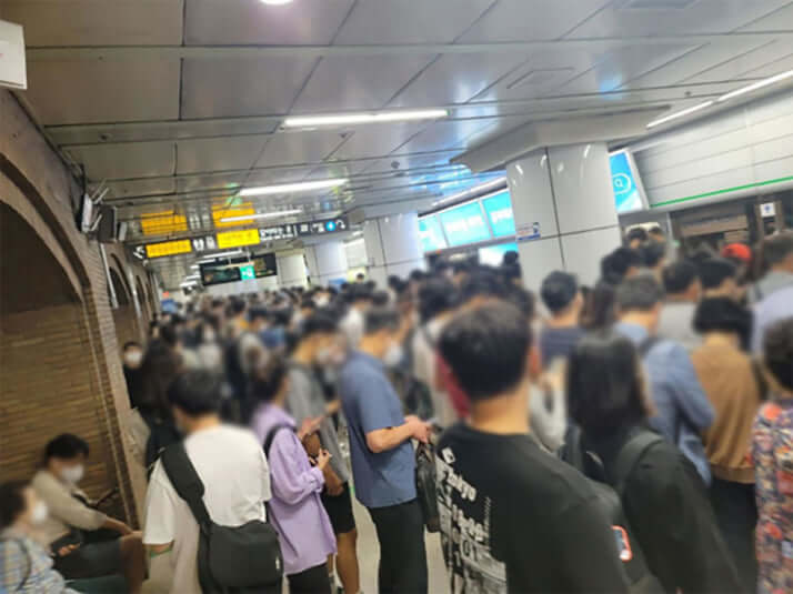 全障連の地下鉄駅不法デモ