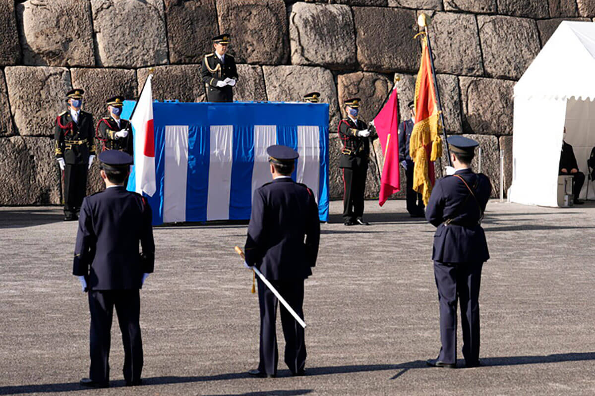 あまりにもバカで不敬な「天皇陛下の警察官」たちの仰天行動 勝手に陛下の寝室で記念撮影までするモラルハザード デイリー新潮