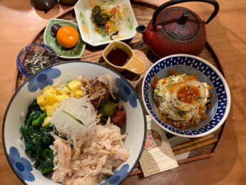 鶏胸と柚子胡椒茶漬けと、半熟卵とイクラのポテサラ（単品）