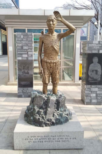 ソウル龍山駅前の「徴用工像」