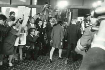 国家公務員法違反に問われ出廷するAさん