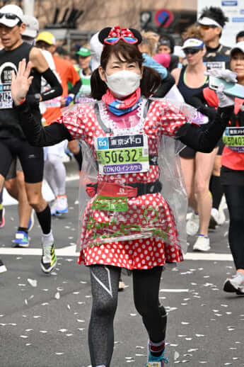 23年10号グラビア 東京マラソン_4
