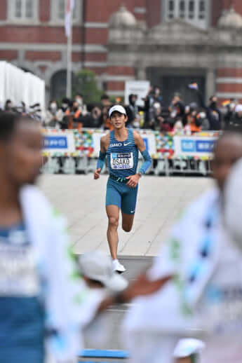 23年10号グラビア 東京マラソン_11