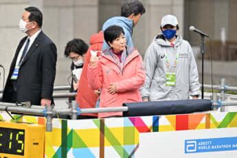 23年10号グラビア 東京マラソン_13