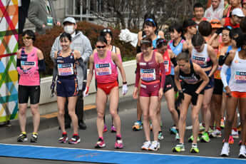 23年10号グラビア 東京マラソン_15