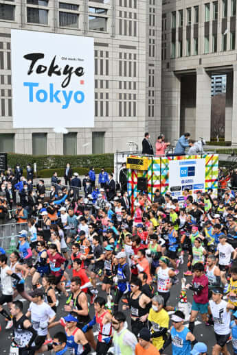 23年10号グラビア 東京マラソン_20