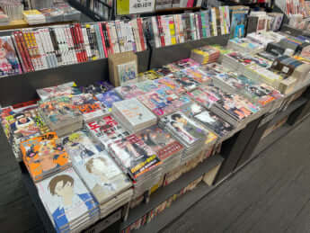 書店には「スラムダンク」だけでなく日本の人気漫画が陳列されていた