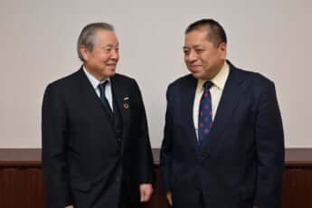 東哲郎、佐藤優