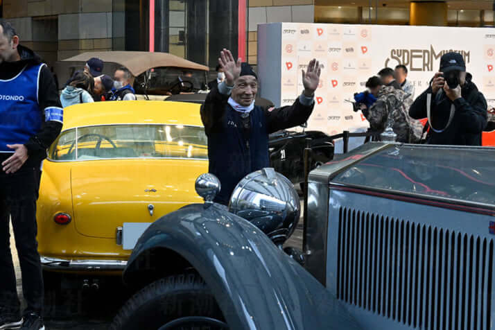 23年13号グラビア クラシックカー_19