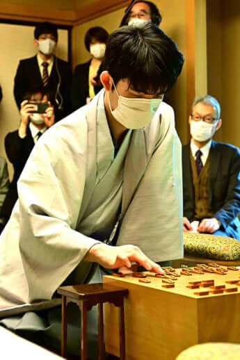 粟野さん名人戦第1局_1