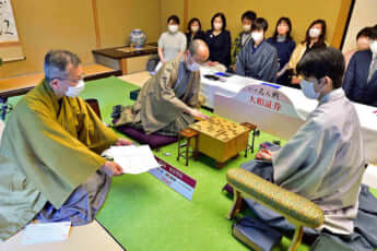 粟野さん名人戦第1局_17