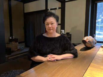 野崎由紀子