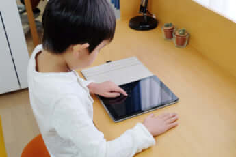 スクリーン vs. 紙