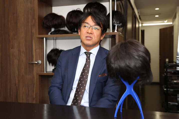 堀井学 衆院議員「堀井学さん」インタビュー「カツラを着けたら世界が変わりました」（3ページ目） | デイリー新潮