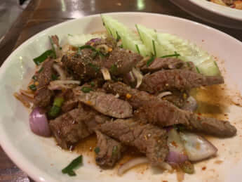 ナムトックヌア　ワギュウ　ヤーン（サラダ風炙り和牛）