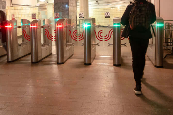 モスクワ地下鉄の改札口