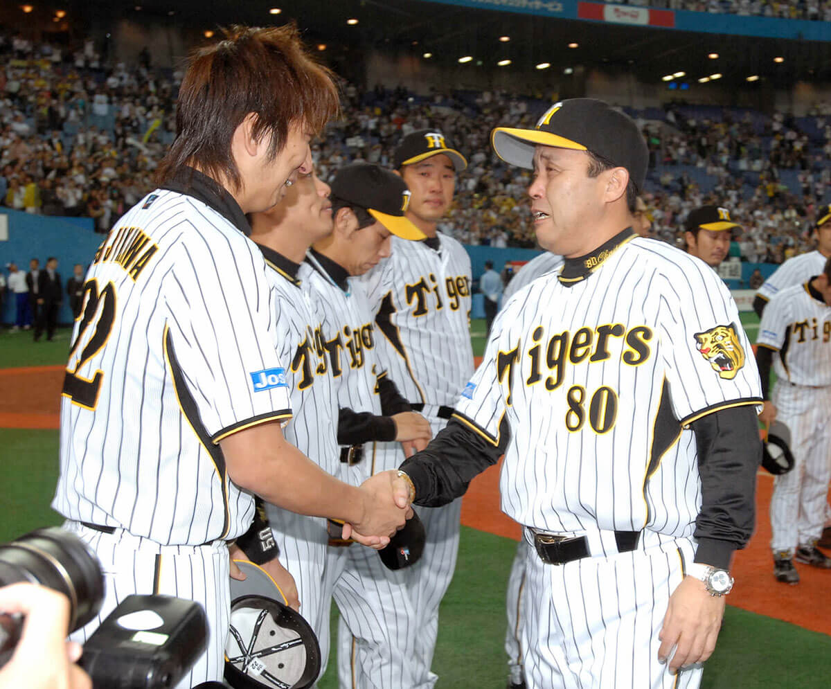 阪神・岡田彰布監督、選手を奮い立たせた“言葉の魔術”を振り返る! | デイリー新潮