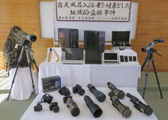 静岡県警が押収したカメラなど
