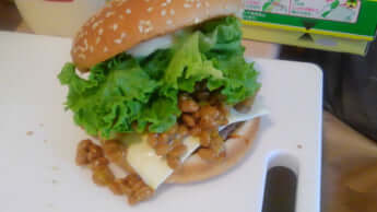 納豆バーガー