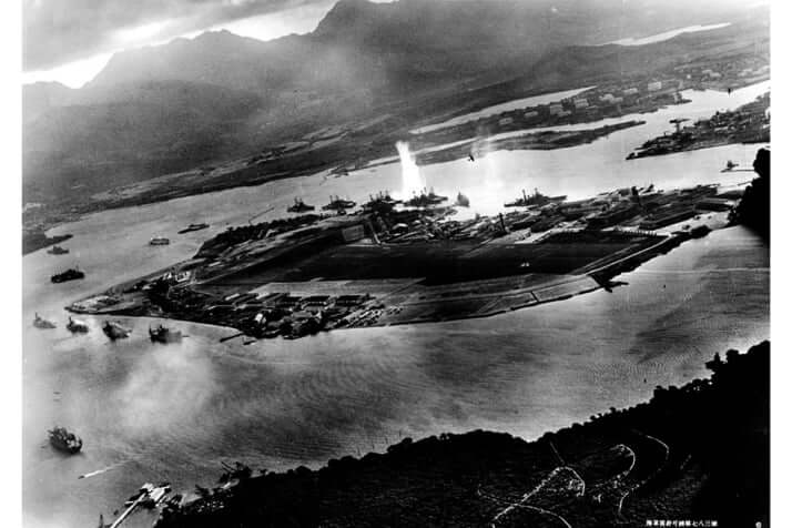 奇襲攻撃前の真珠湾
