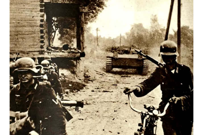 モスクワへ向けて進撃中のドイツ軍