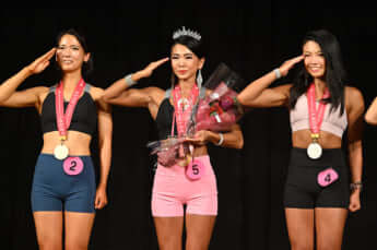 23年33号グラビア 自衛隊_3