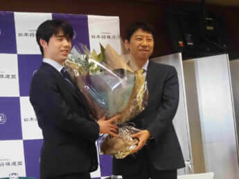 粟野さん藤井八冠達成_8