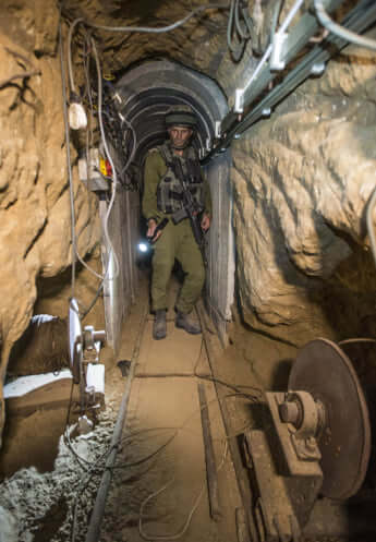 パレスチナ軍が国境付近の攻撃用に使ったとされるトンネル