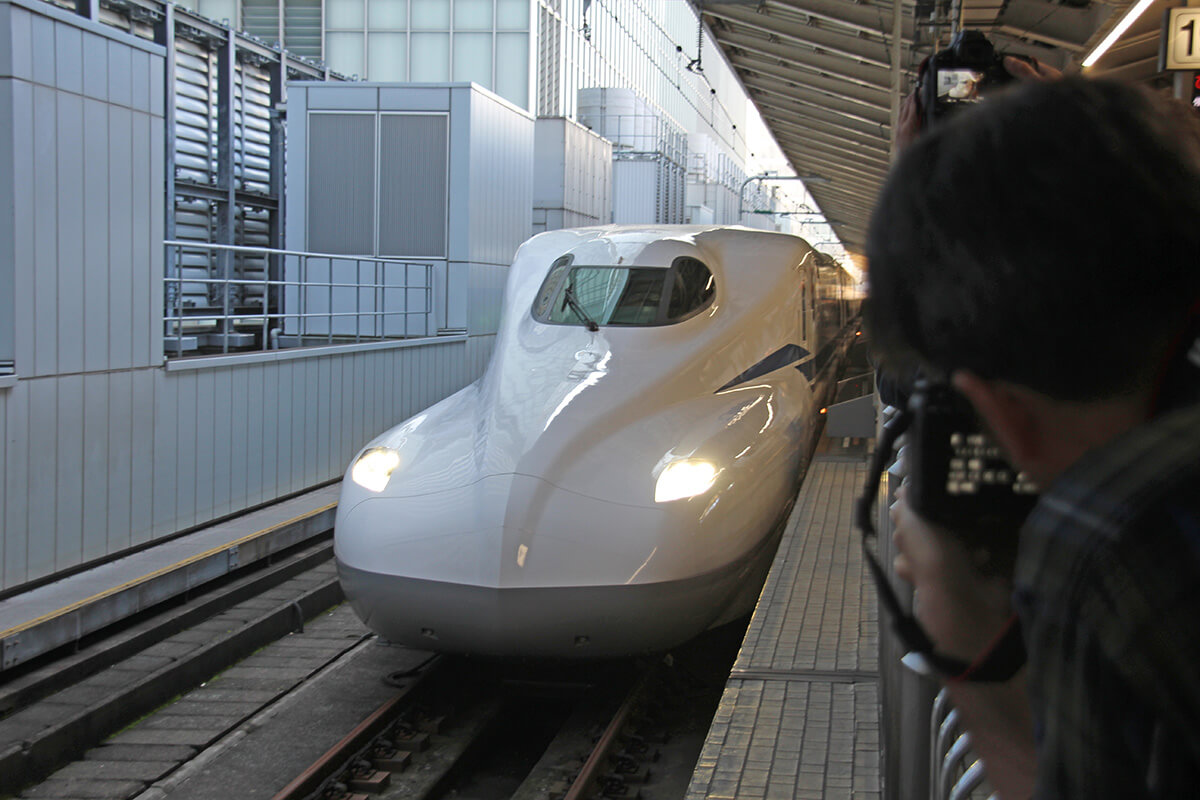 東海道新幹線 車内販売ワゴン 実使用品 限定50台販売 鉄道グッズ コレクター向 東海道新幹線の車内販売で使用していたワゴンを 50台限定で抽選