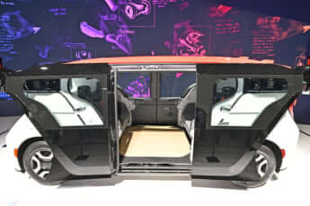 23年42号グラビア 東京モーターショー_4