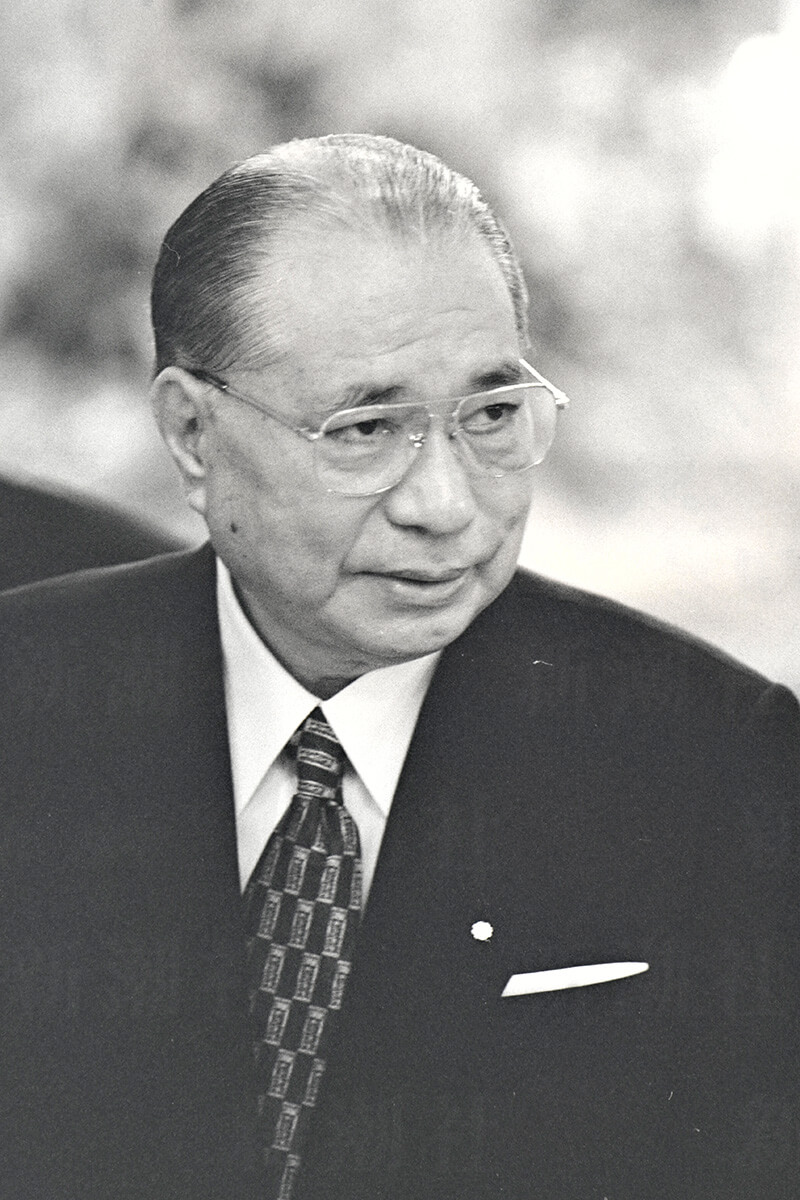 池田大作の履歴書】かつては高利貸しの営業部長だった…神格化のために