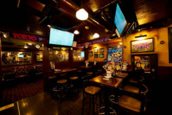 英国風パブ「HUB」