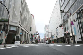 コロナ禍のガラガラな新宿の様子