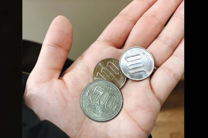 所持金700円