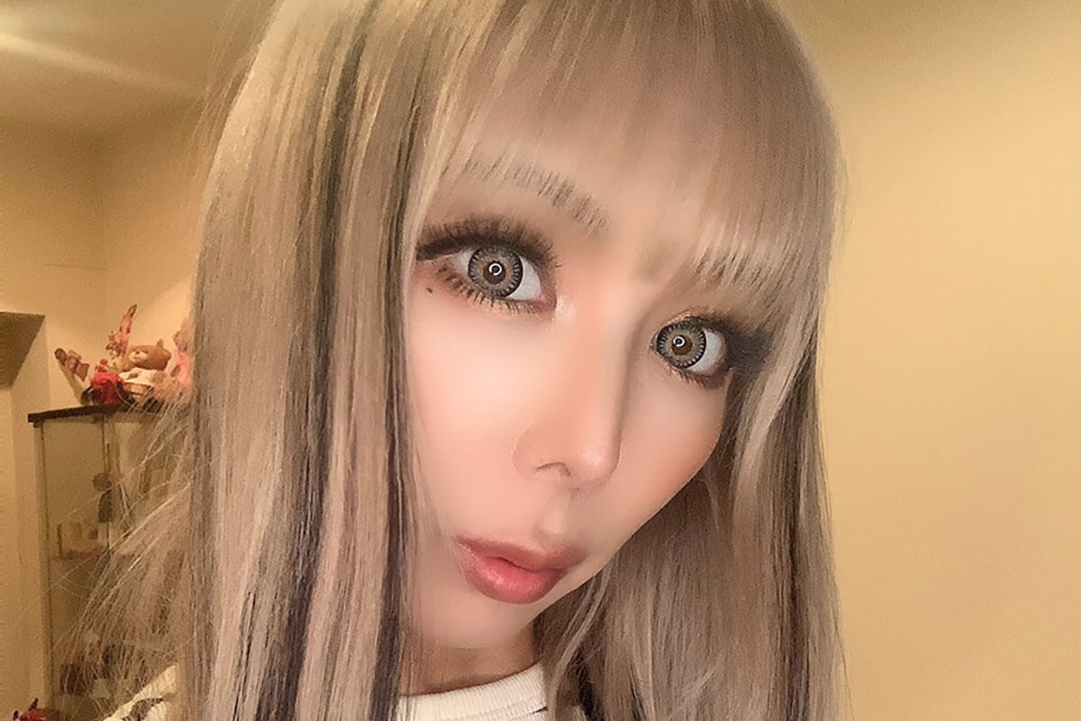 突如、文春批判を始めた「セクシー女優・霜月るな」は松本人志の“救世主”になれるのか 過去に田中聖と浮名…本人は「松本さんを救いたかった」(写真 ...