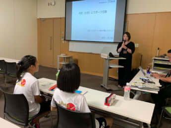 小学生の「ノービス世代」の強化合宿での講義（書籍より）