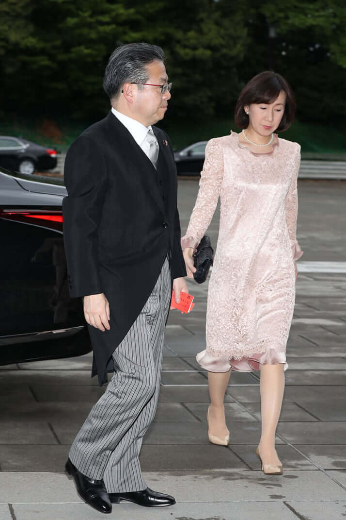 世耕弘成、林久美子