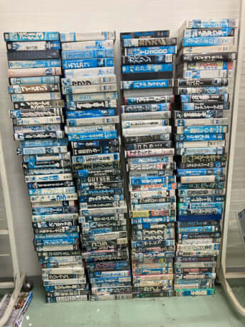 出店されたレンタルビデオ店の店内