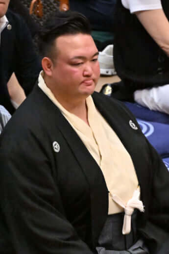 稀勢の里（二所ノ関親方）