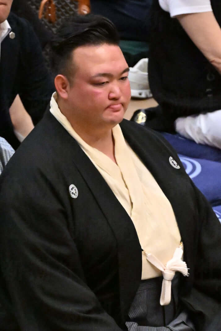 稀勢の里（二所ノ関親方）