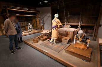 24年17号グラビア 博物館_9