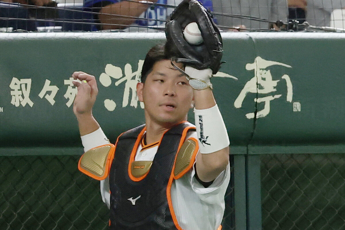 配球に工夫がない、「イップス説」も流れて…大城卓三捕手は弱点を克服