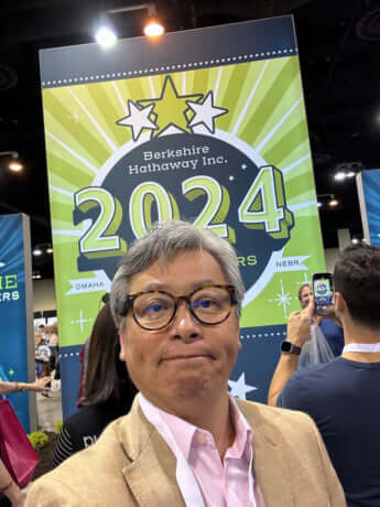 「バークシャー・ハザウェイ」年次株主総会の様子