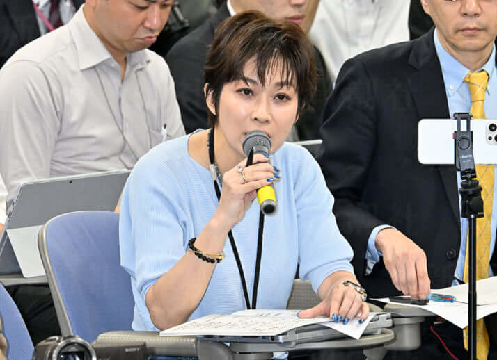 望月衣塑子