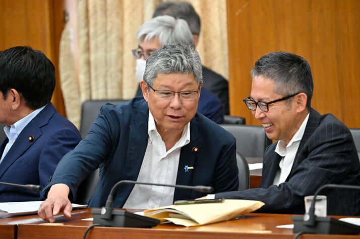 24年21号グラビア 高木毅_3