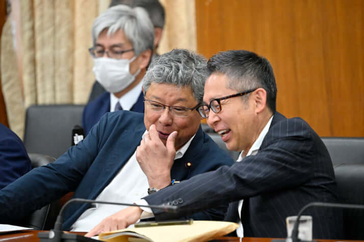 24年21号グラビア 高木毅_4