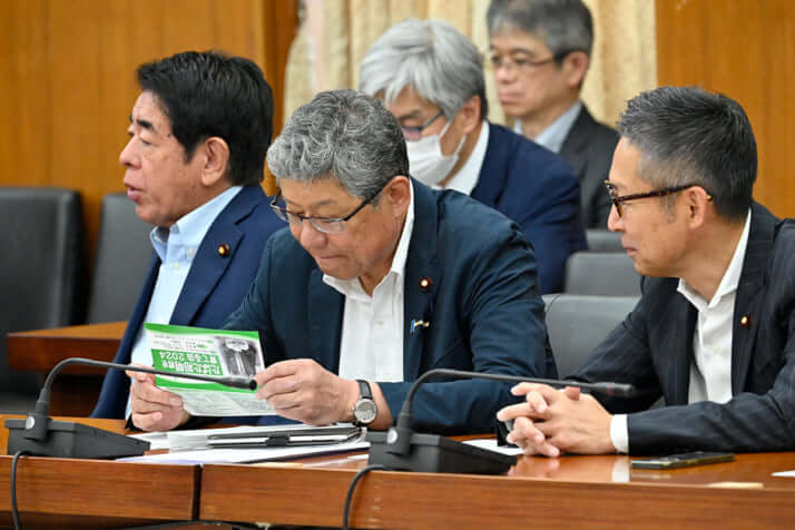 24年21号グラビア 高木毅_10