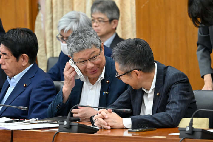 24年21号グラビア 高木毅_13