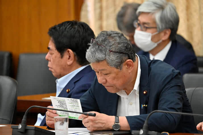 24年21号グラビア 高木毅_15