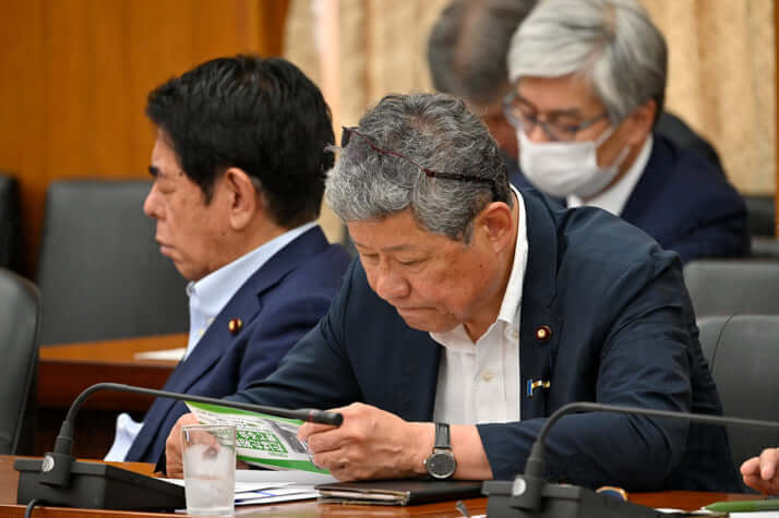 24年21号グラビア 高木毅_16